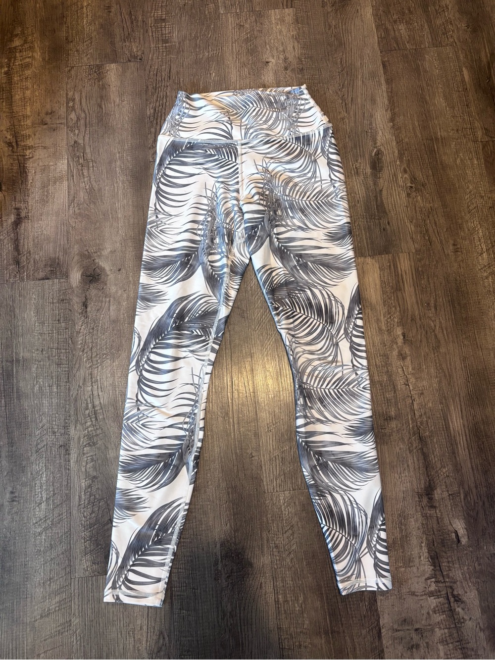 Women’s Leggings in off- White & Gray Leaf Print